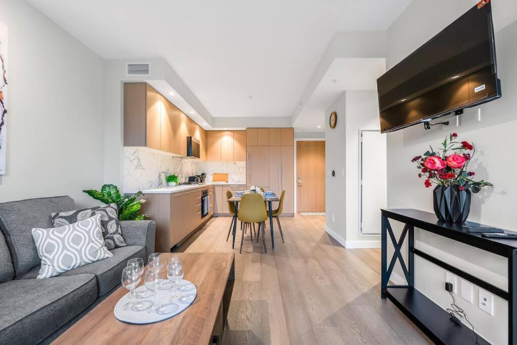 Modern Comfort At Ubc: 1Br Condo Near Campus Vancouver Esterno foto