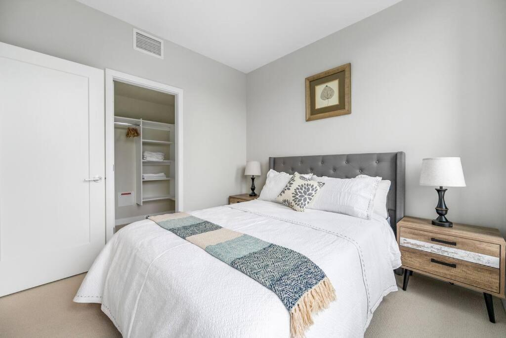 Modern Comfort At Ubc: 1Br Condo Near Campus Vancouver Esterno foto