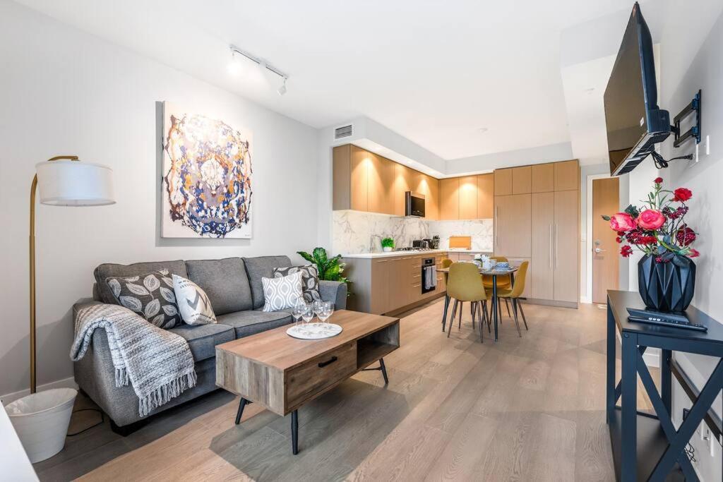 Modern Comfort At Ubc: 1Br Condo Near Campus Vancouver Esterno foto