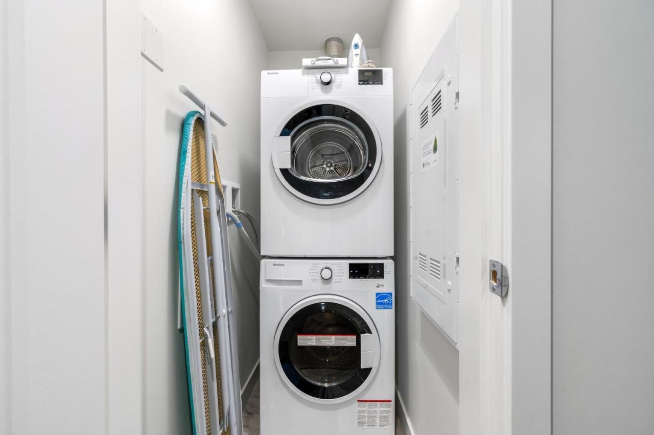 Modern Comfort At Ubc: 1Br Condo Near Campus Vancouver Esterno foto