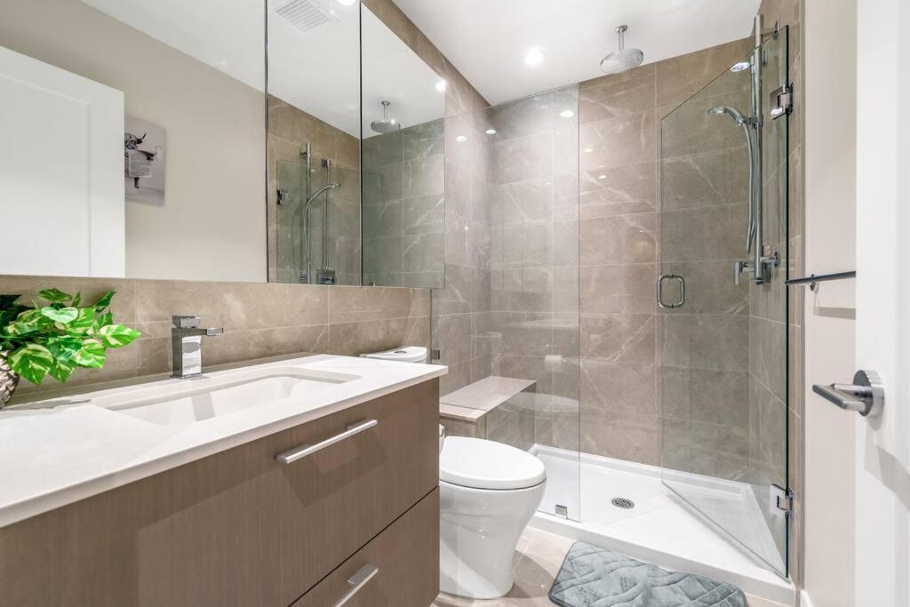 Modern Comfort At Ubc: 1Br Condo Near Campus Vancouver Esterno foto