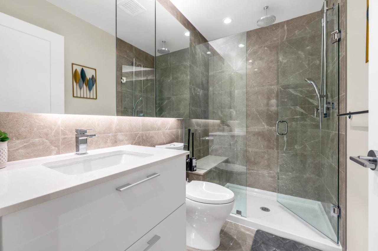 Modern Comfort At Ubc: 1Br Condo Near Campus Vancouver Esterno foto
