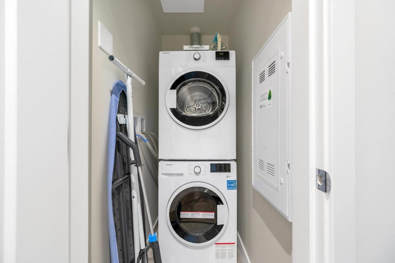Modern Comfort At Ubc: 1Br Condo Near Campus Vancouver Esterno foto